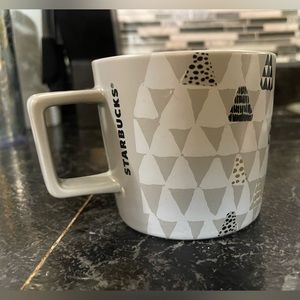 Starbucks Coffee Cup Mug 14 oz Gray Christmas Tree Triangles Geometric 2016